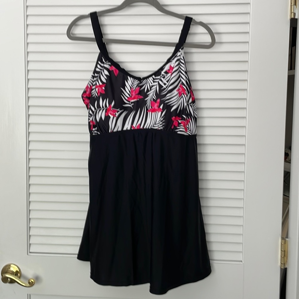 Women’s Swim Suit Black Skirt Floral Top Size 3XL